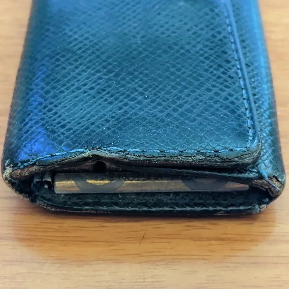 Louis Vuitton Taiga Key Holder/Wallet #1046💥PRICE DROP💥